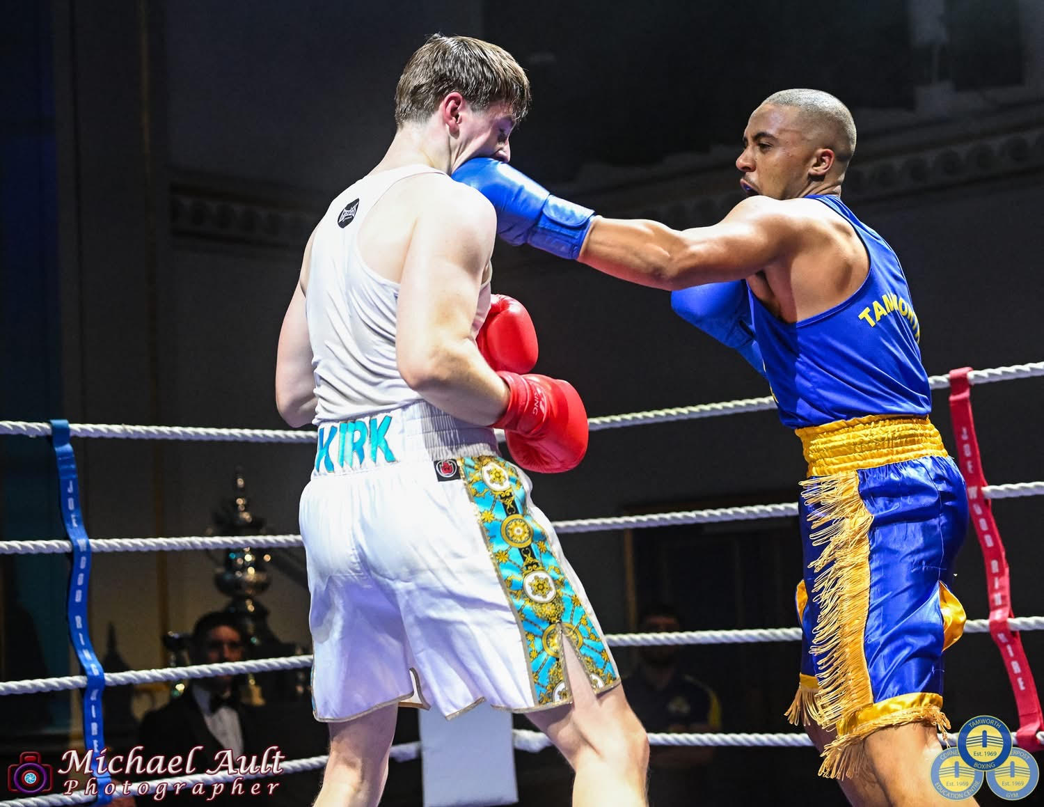 A senior bout under the lights at a Tamworth home show