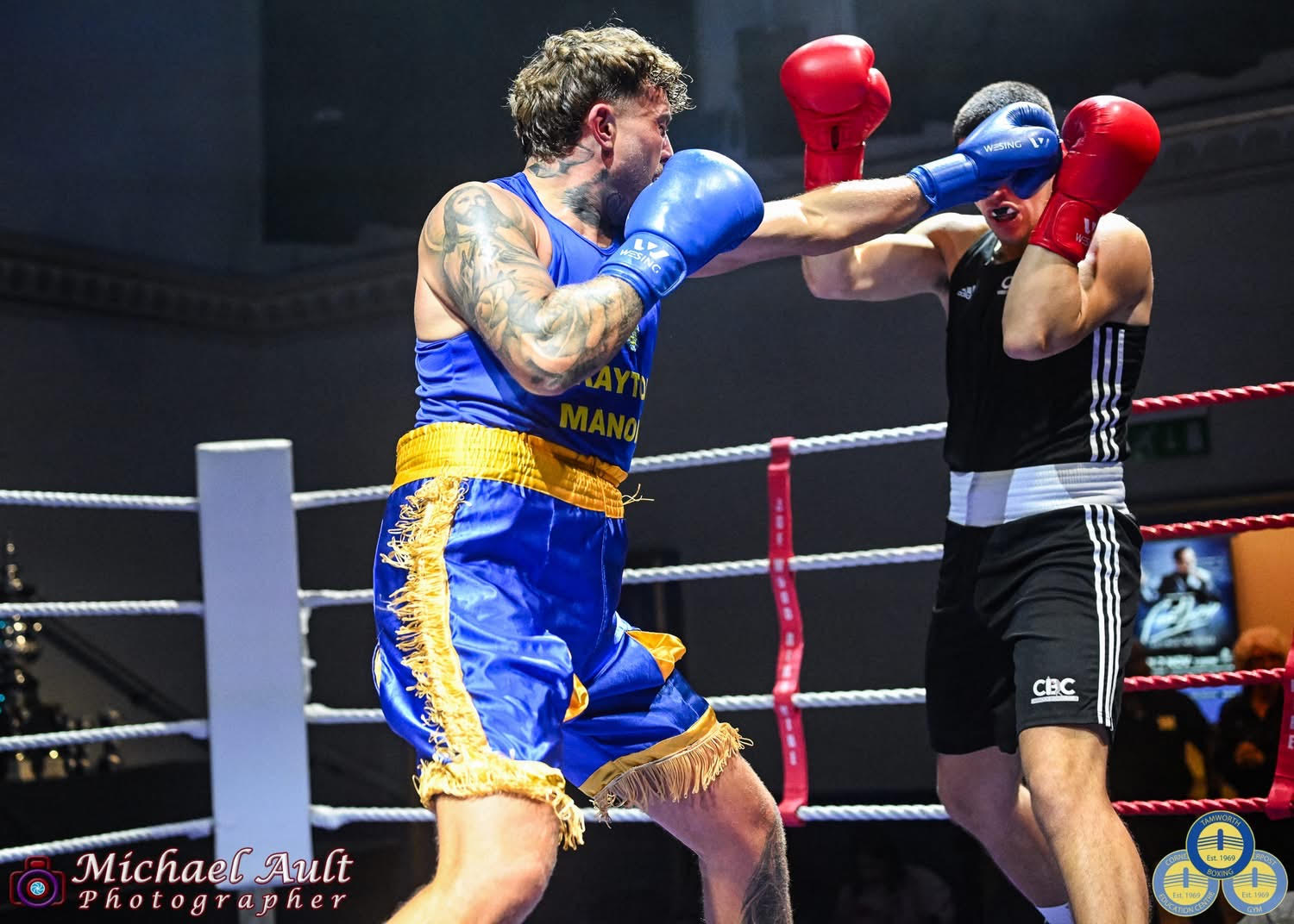 A Tamworth boxer in Drayton Manor colours letting hands go